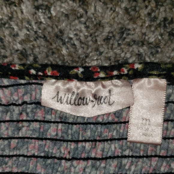 Willow Root| Floral Fitted Spaghetti Strap Crop Top - Picture 2 of 4